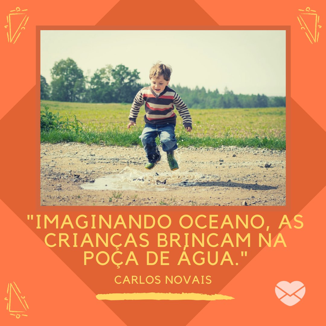 ''Imaginando oceano, as crianças brincam na poça de água. - Carlos Novais' - Frases de Crianças