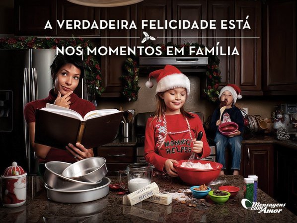 Mensagens Com Amor/Canva 'A verdadeira felicidade está nos momentos em família' - Frases de Natal e Ano Novo