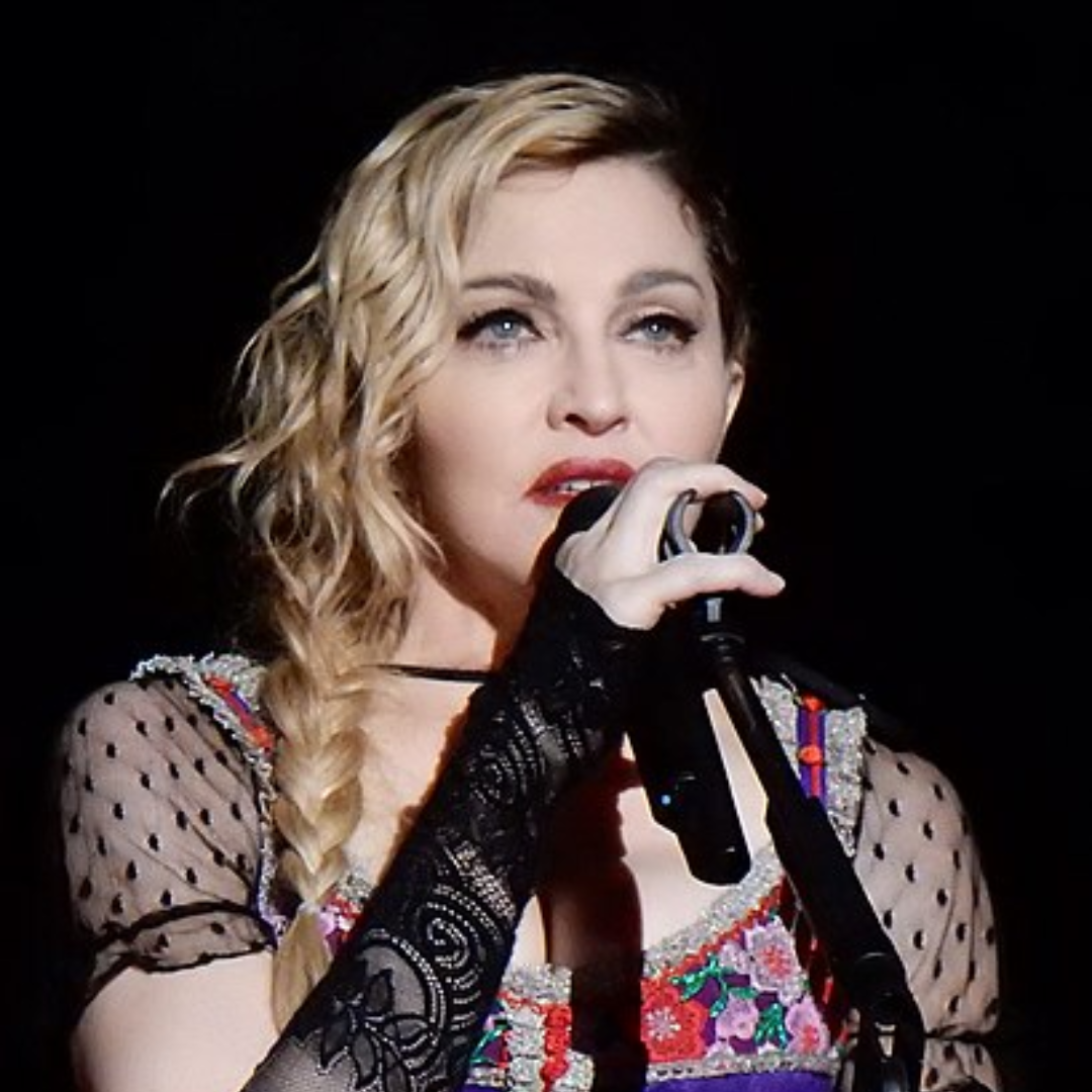 Imagem da cantora Madonna em apresentação
