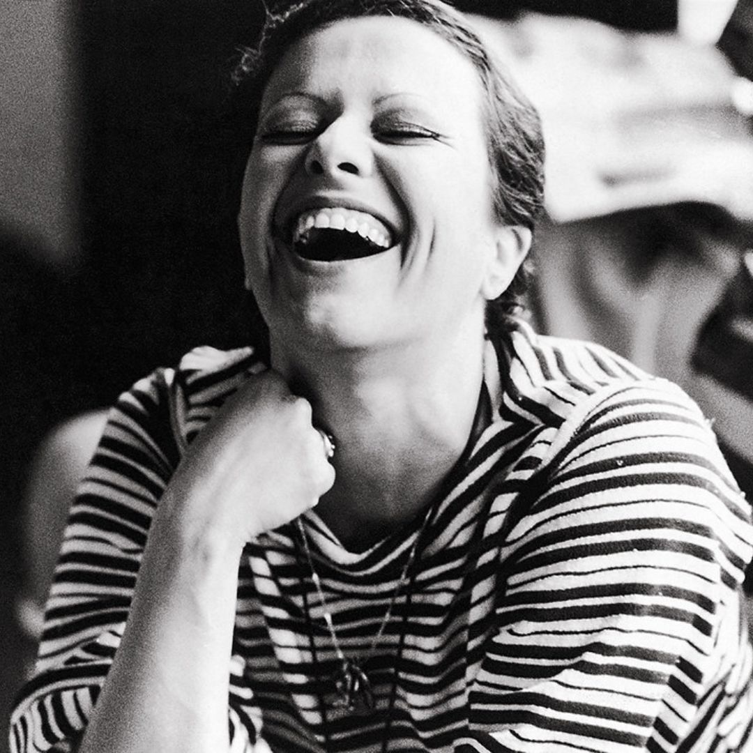 Licenciável / Flickr / Jeso Carneiro Imagem em preto e branco da cantora Elis Regina sorrindo