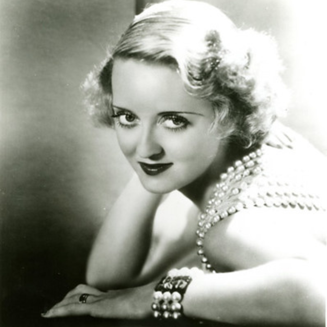 Imagem em preto e branco da atriz Bette Davis