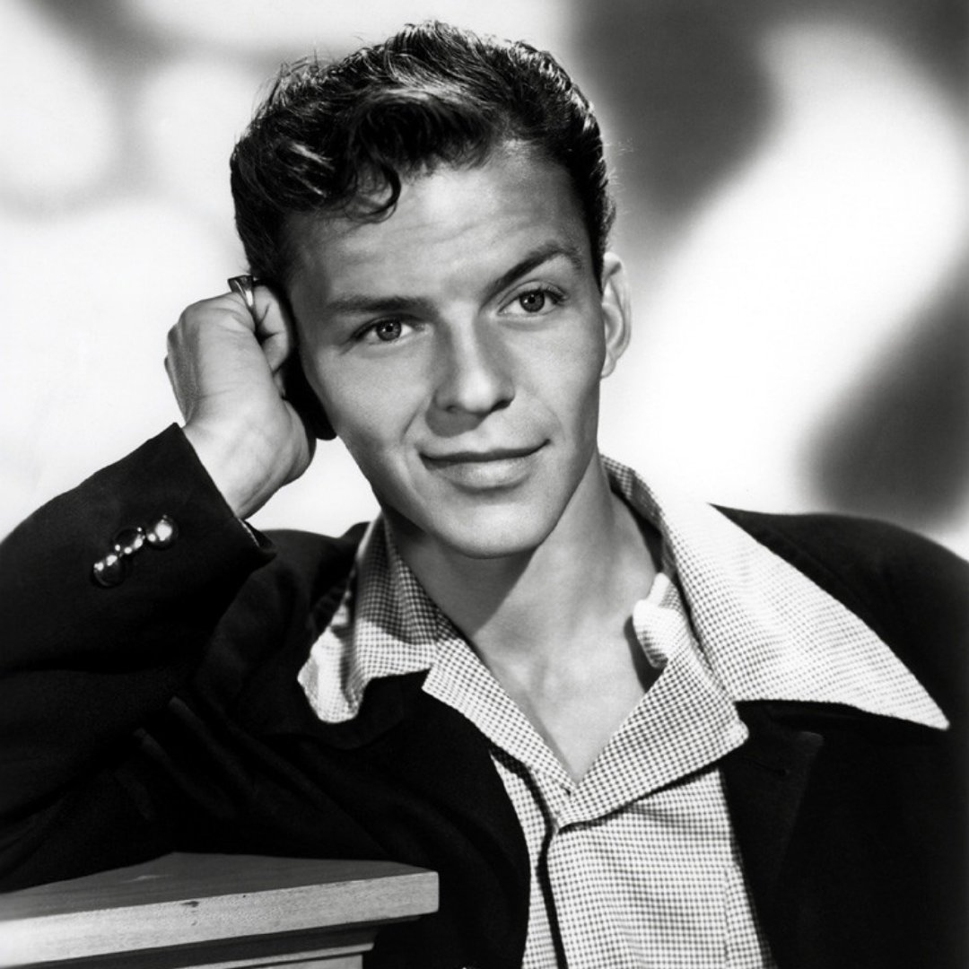 Imagem em preto e branco do cantor Frank Sinatra