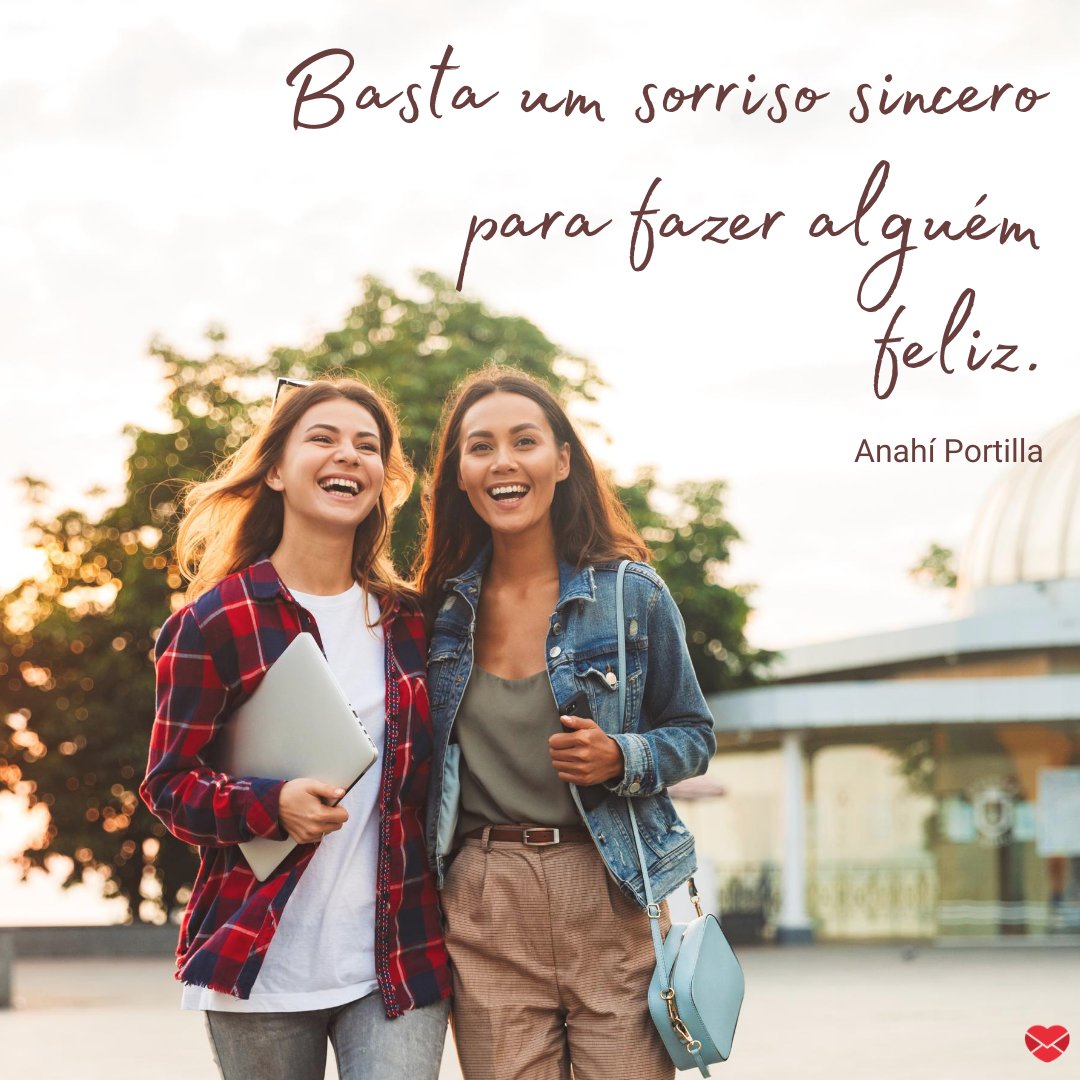 Mensagens Com Amor/Canva 'Basta um sorriso sincero para fazer alguém feliz.' - Frases de Sorriso