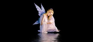 Ilustração de um anjo sentado, chorando.