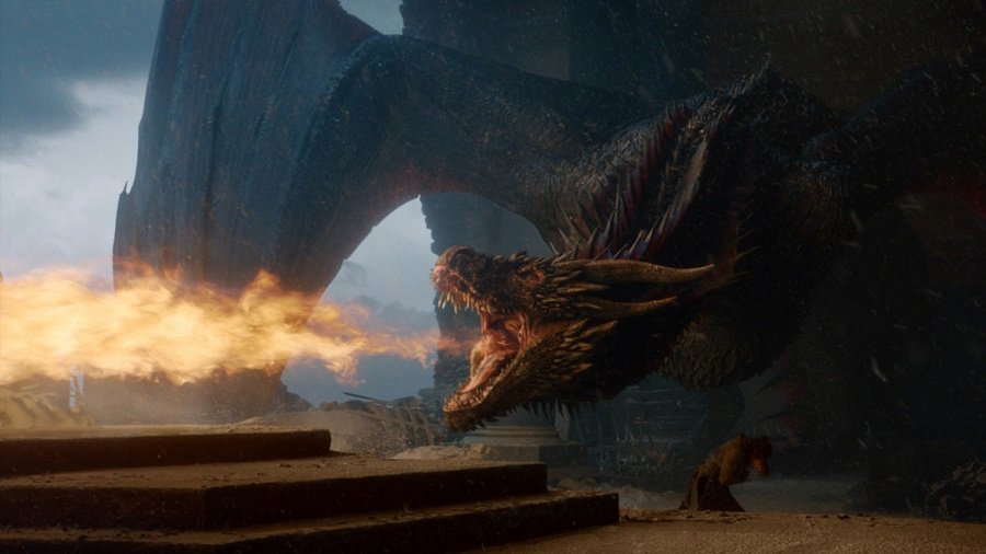 Reprodução/HBO Max Dragão gigante cuspindo fogo