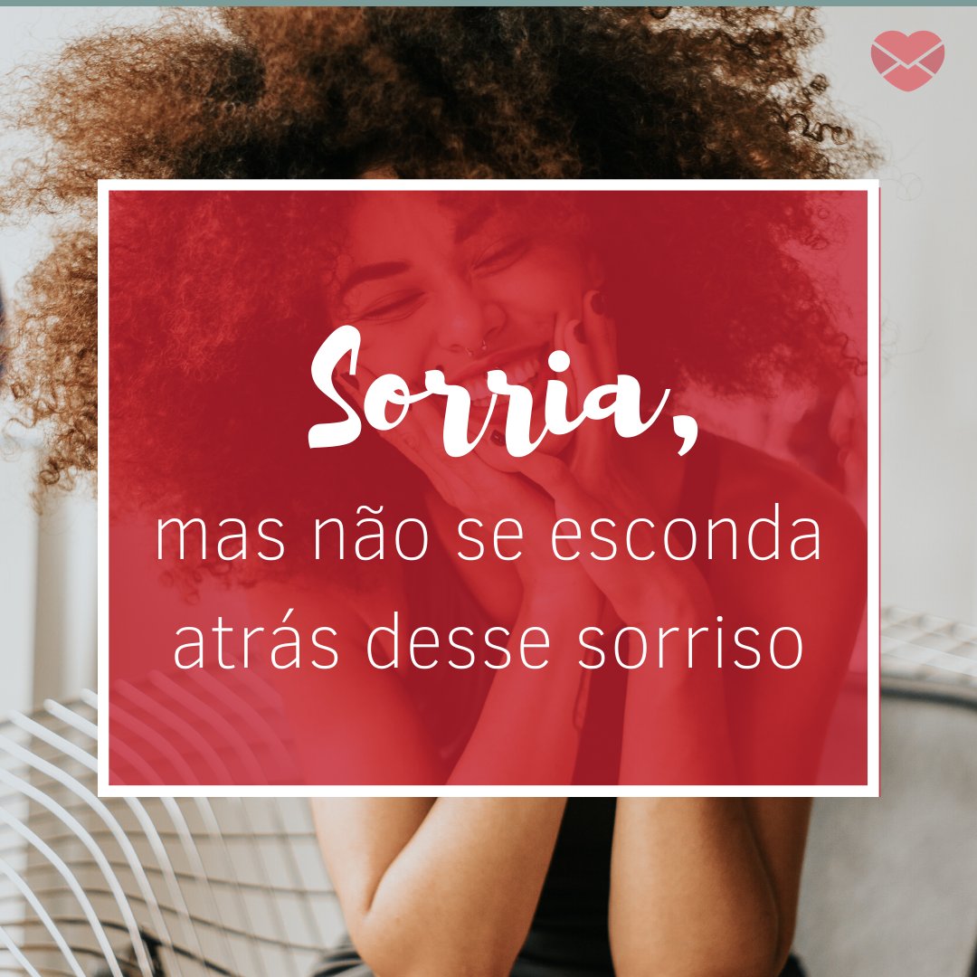 Mensagens Com Amor/Canva 'Sorria, mas não se esconda atrás desse sorriso' - Textos de Amizade
