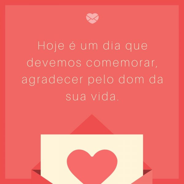 Mensagens Com Amor/Canva 'Hoje é um dia que devemos comemorar, agradecer pelo dom da sua vida.' -Mensagens de Aniversário para Namorada
