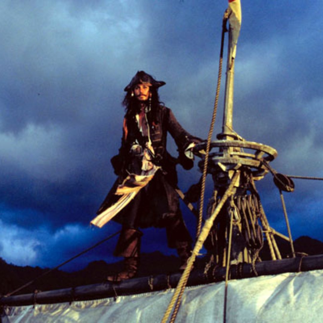 Ator Johnny Depp como a personagem Jack Sparrow na série de filmes Piratas do Caribe