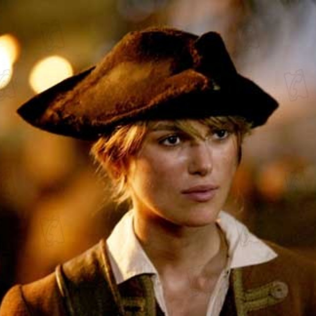 Atriz Keira Knightley como a personagem Elizabeth Swann na série de filmes Piratas do Caribe