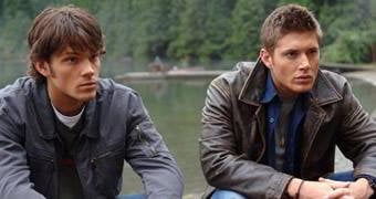 Jared Padalecki e Jensen Ackles interpretando Dean e Sam