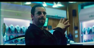 Reprodução / YouTube – A24 Adam Sandler para o trailer do filme Uncut Gems