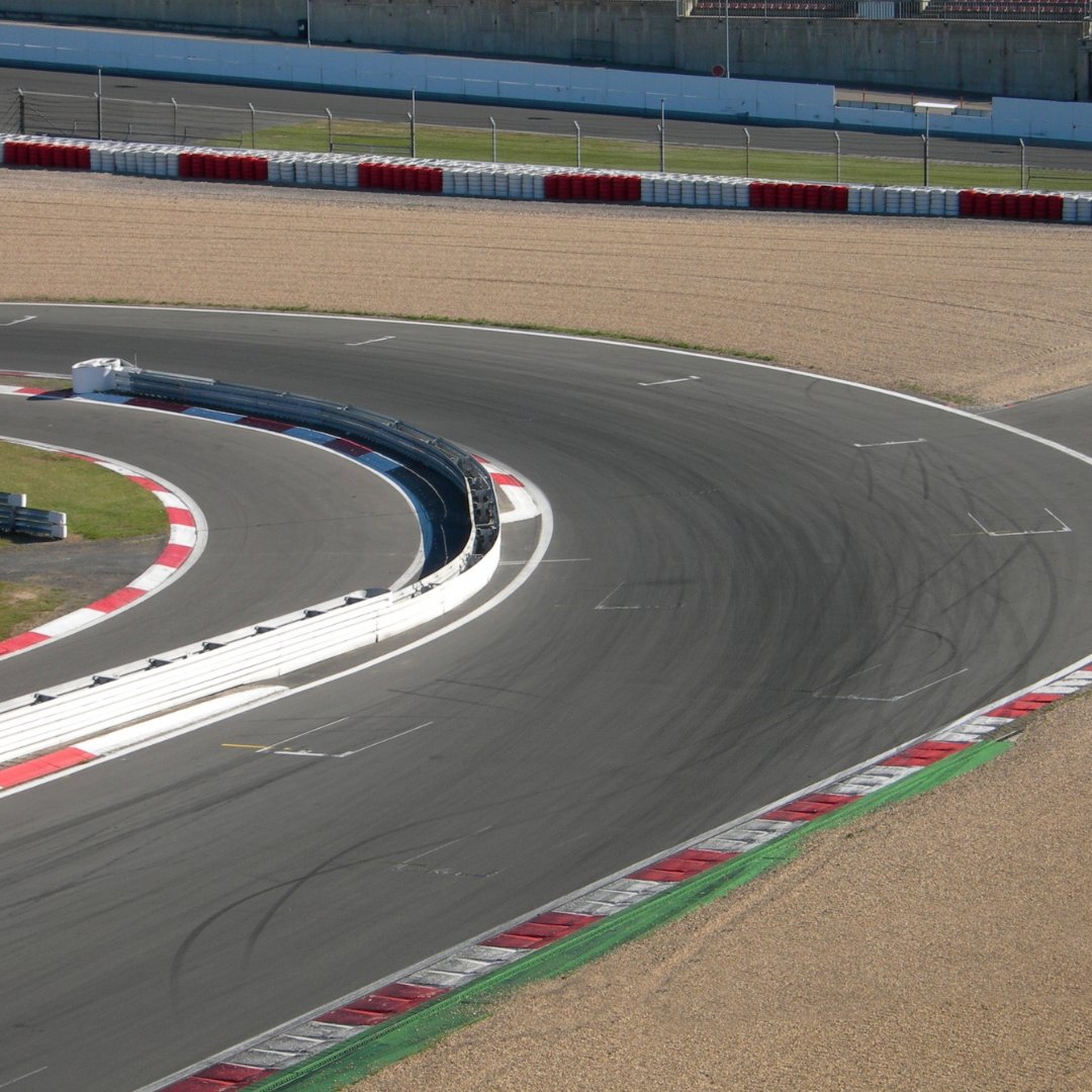 Jeryco / Getty Images Signature / Canva Pista de corrida da fórmula 1