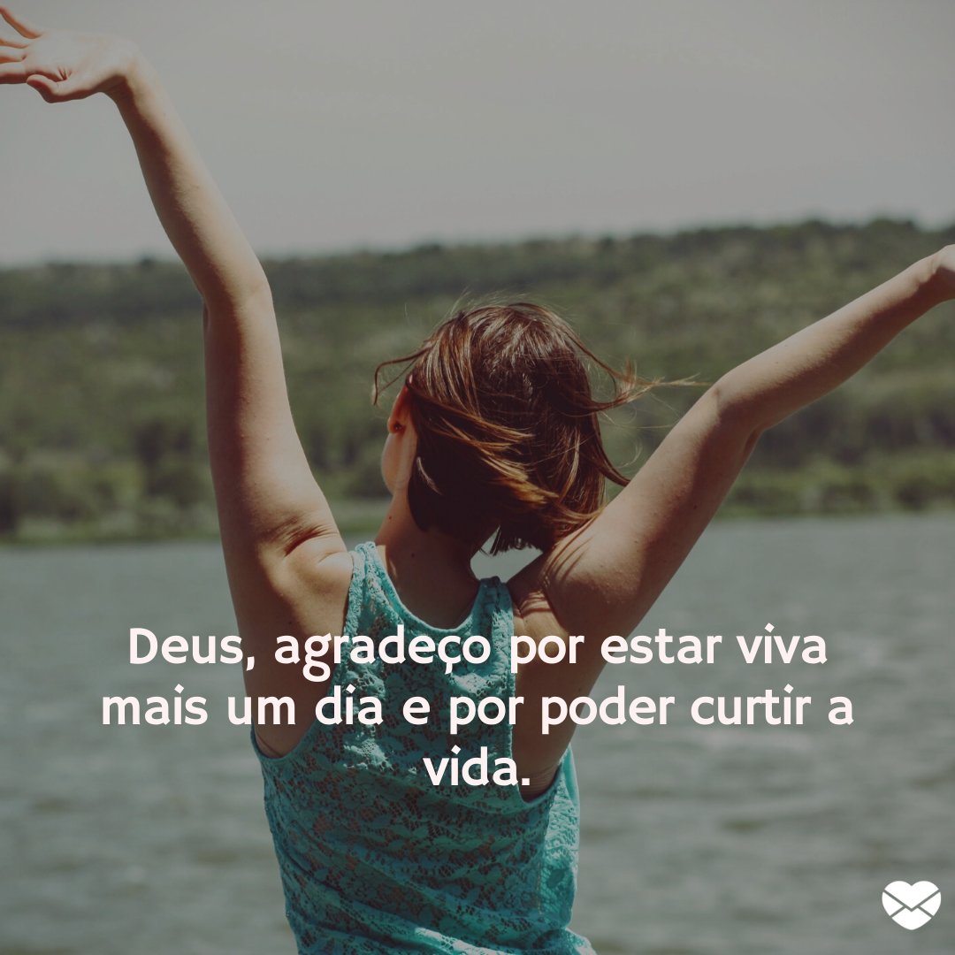 'Deus, agradeço por estar viva mais um dia e poder curtir a vida.' - Frases de Agradecimento a Deus