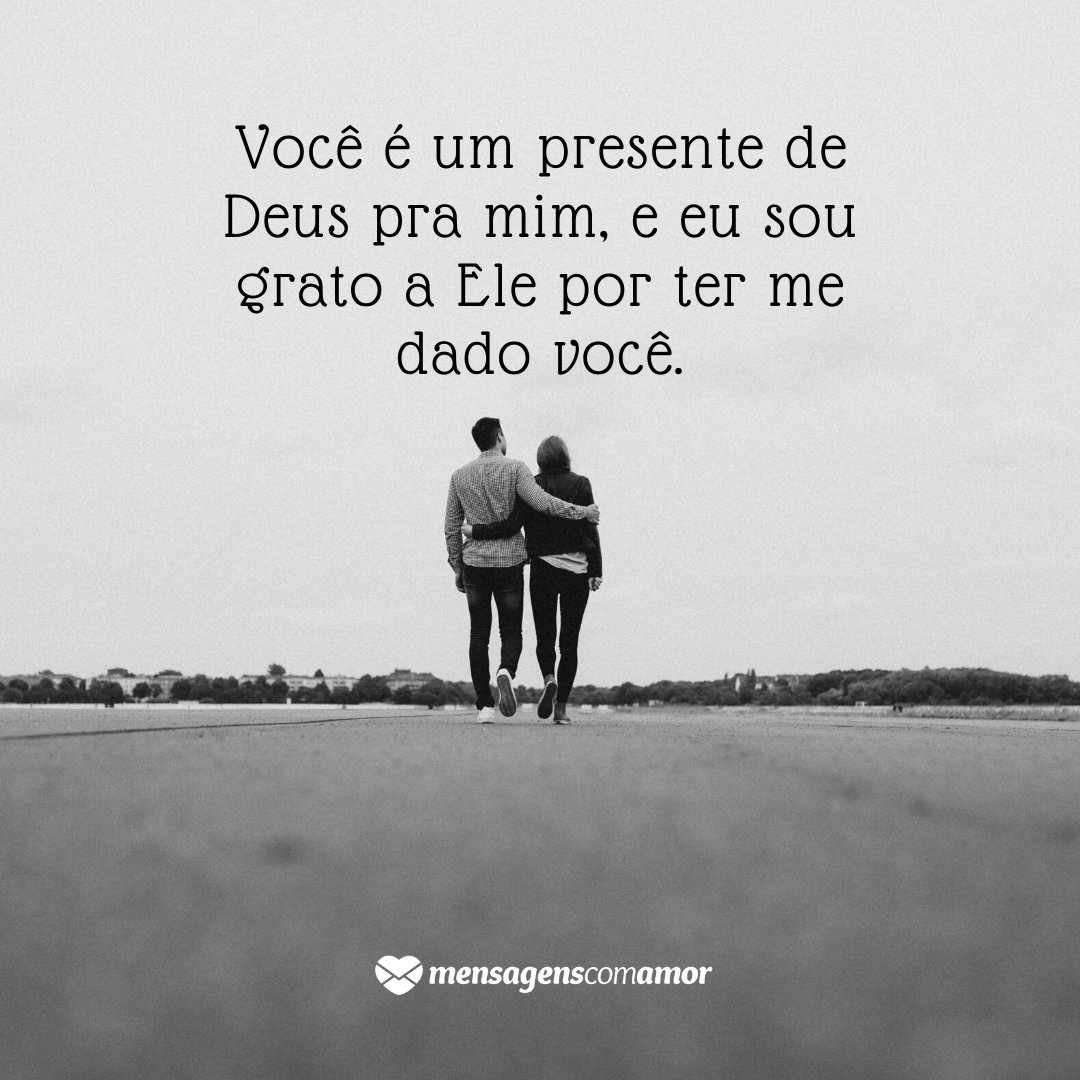 Mensagens Com Amor | Canva 'Você é um presente de Deus pra mim, e eu sou grato a Ele por ter me dado você.' - Você é um Presente de Deus