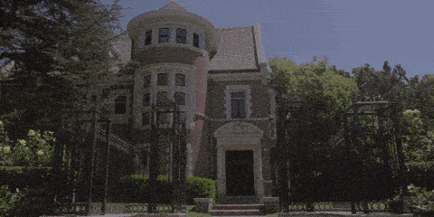 Giff de entrada da mansão da 1ª temporada de American Horror Story