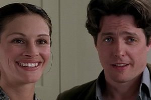 Hugh Grant e Julia Roberts interpretando em Um Lugar Chamado Notting Hill