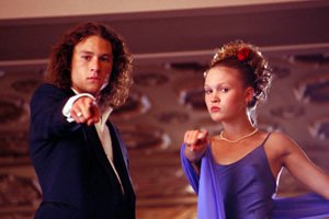 Heath Ledger e Julia Stiles atuando em 10 Coisas Que Eu Odeio Em Você