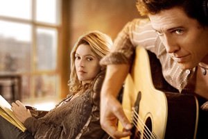 Drew Barrymore e Hugh Grant interpretando no filme Letra de Música