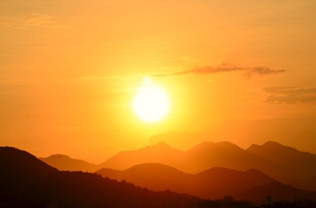 Imagem de um pôr do sol.