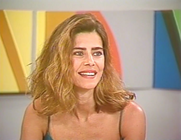 Foto da atriz Maitê Proença em entrevista ao Sem Censura