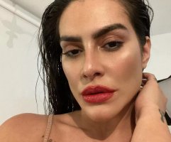 Foto de Cléo Pires de rosto.