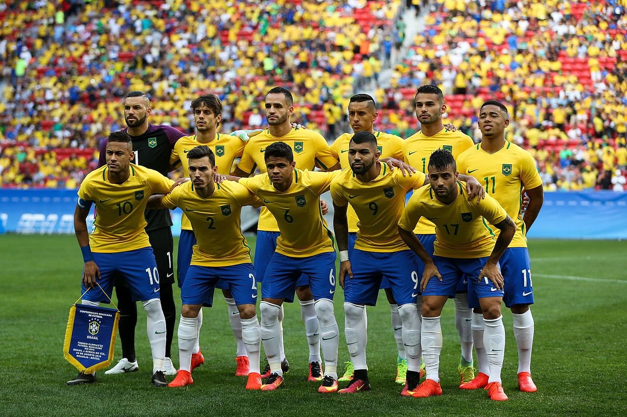 Seleção brasileira no campo de futebol