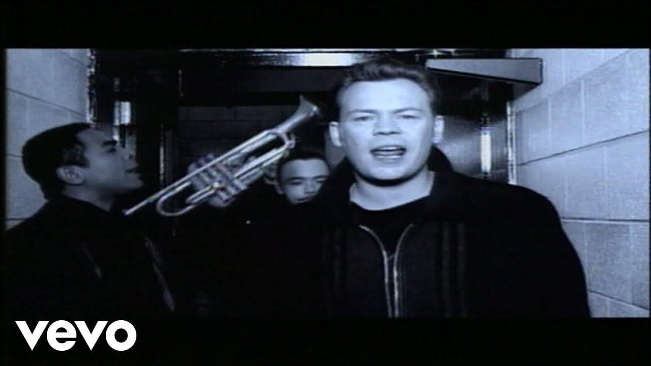 Capa do vídeo 'UB40 - Can t Help Falling In Love With You'