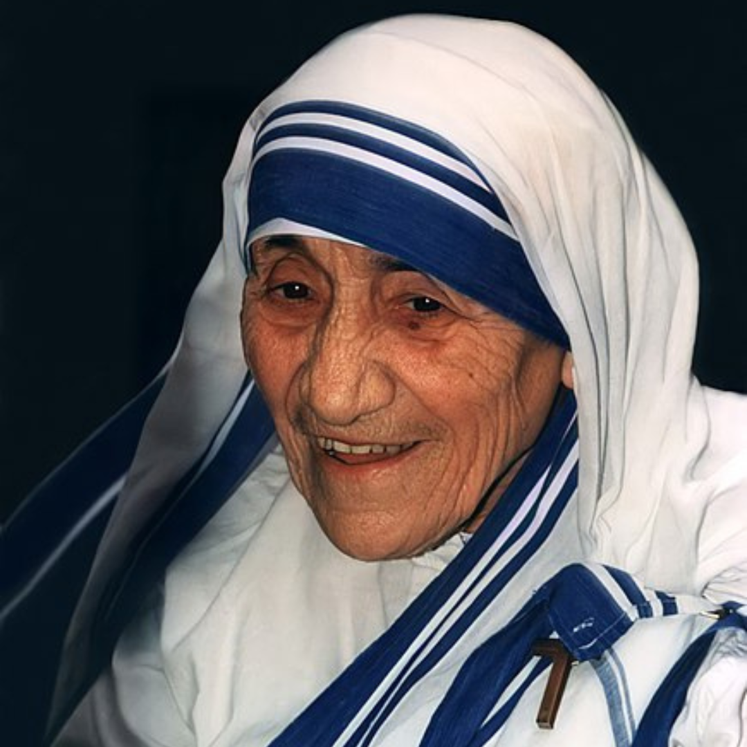 Madre Teresa de Calcutá sorrindo.