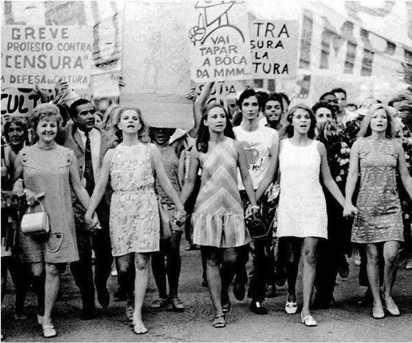 Manifestação  por mulheres durante a ditadura militar