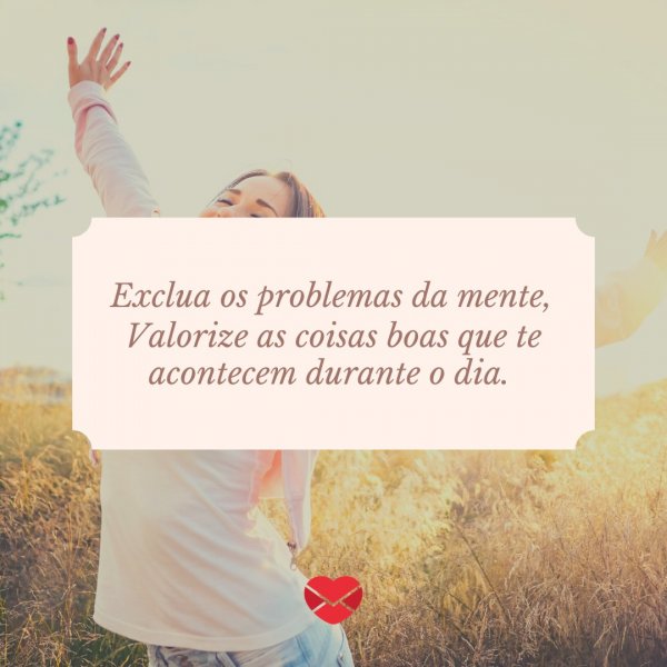 Canva / Mensagens Com Amor 'Exclua os problemas da mente, Valorize as coisas boas que te acontecem durante o dia.' - Mensagens de segunda-feira