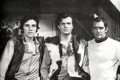 Atores dos personagens principais da novela Dois Irmãos em foto em preto e branco