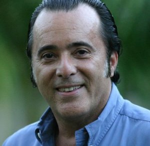 Ficheiro: Wikipedia Tony Ramos sorrindo