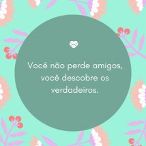 Amigas de frente uma para outra.