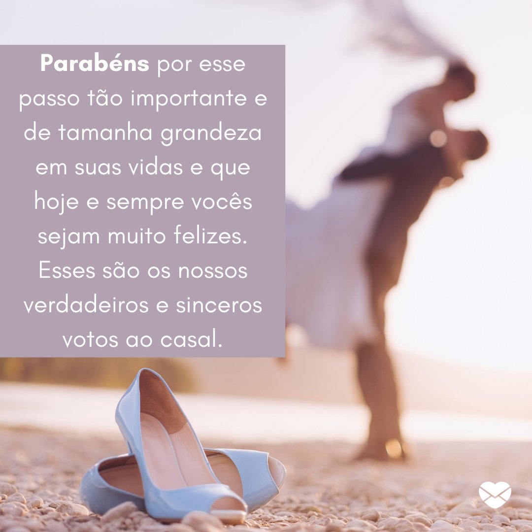 Mensagens Com Amor | Canva 'Parabéns por esse passo tão importante e de tamanha grandeza em suas vidas e que hoje e sempre vocês sejam muito felizes. Esses são os nossos verdadeiros e sinceros votos ao casal.' - Mensagens para Casamentos