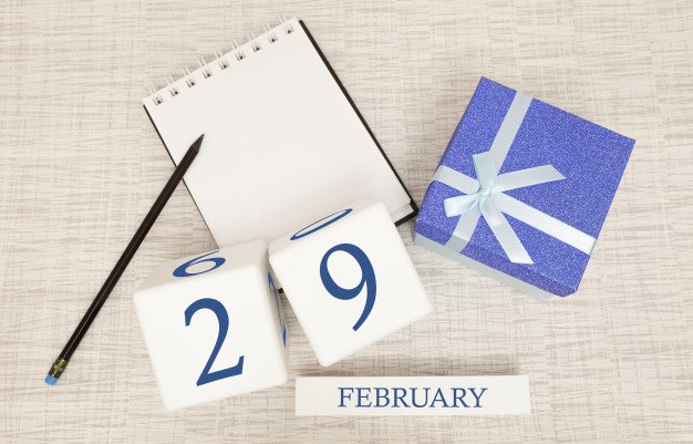 FreePik Cubos com números formando 29 e 'february' (fevereiro, em inglês) em cubo abaixo