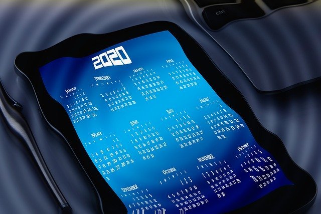 Tablet com calendário do ano 2020