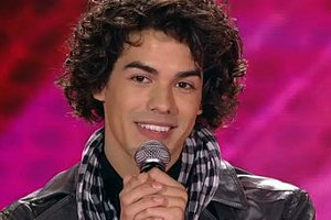 Divulgação na internet Sam Alves cantando no The Voice Brasil