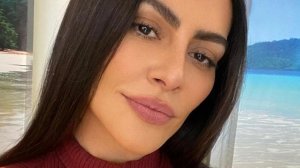 Fotografia de Cléo Pires sorrindo.