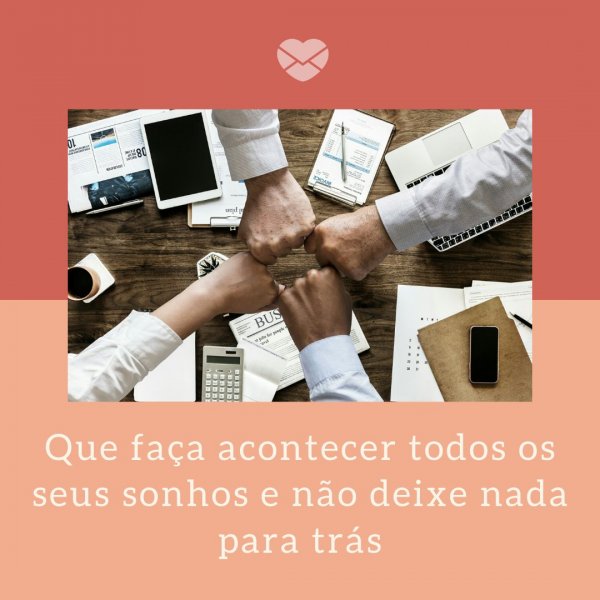Mensagens Com Amor/Canva 'Que faça acontecer todos os seus sonhos e não deixe nada para trás' - Fim de Ano para empresa