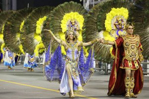 Desfile de Carnaval em sambódromo