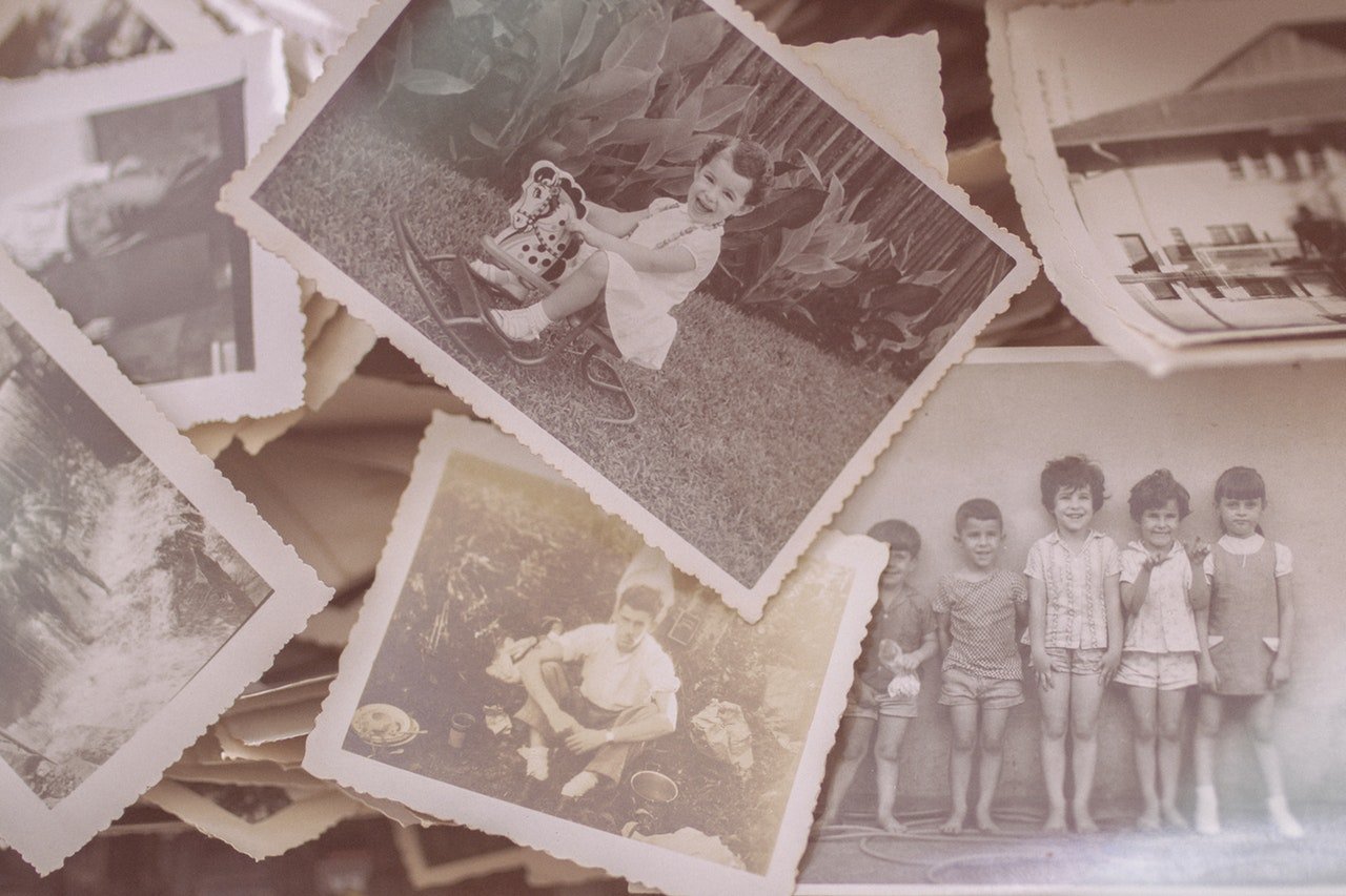 Fotos reveladas antigas de crianças.
