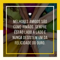 Pxfuel Homens com traje social brindando com garrafas de cerveja.