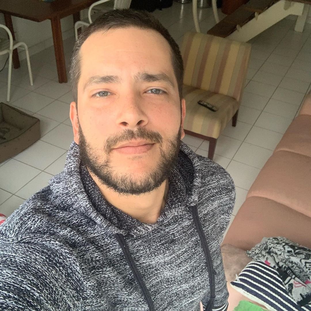 Bento Ribeiro em selfie para seu Instagram.