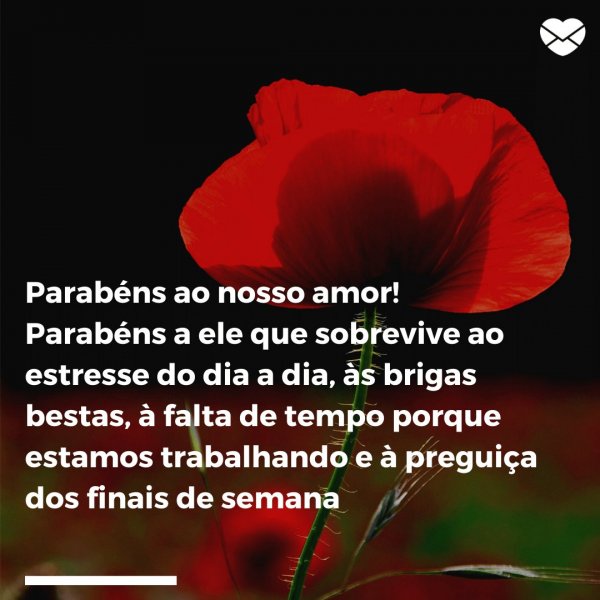 Mensagens com Amor / Canva / szjeno09190 'Parabéns ao nosso amor! Parabéns a ele que sobrevive ao estresse do dia a dia, às brigas bestas, à falta de tempo porque estamos trabalhando e à preguiça dos finais de semana' - O dia do nosso amor