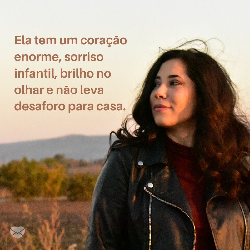 Mensagens Com Amor/ Canva 'Ela tem um coração enorme, sorriso infantil, brilho no olhar e não leva desaforo para casa.' -Notas sobre ela