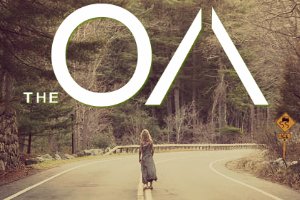 Divulgação/Netflix Poster com a protagonista de costas andando em uma rodovia deserta.