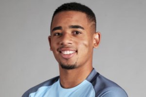 Fotografia de Gabriel Jesus sorrindo.