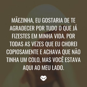 Estátua de Nossa Senhora Aparecida e vela ao lado