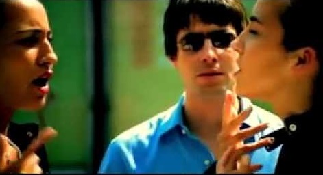 Thumbnail vídeo clipe da música 'Stand By Me' do Oasis no YouTube