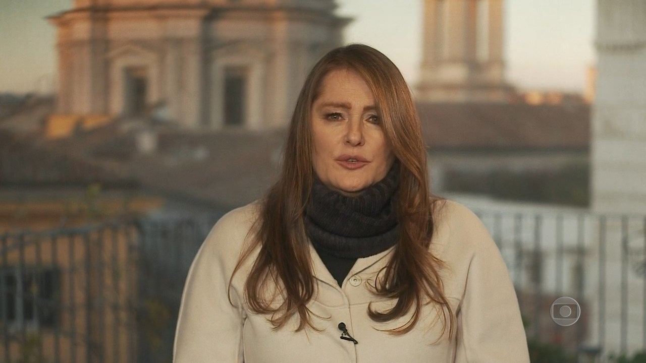 Repórter Ilze Scamparini durante matéria como correspondente da Rede Globo na Europa.